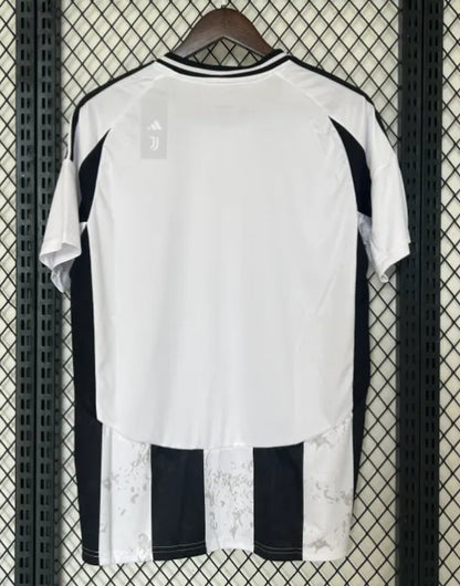 Juventus 24/25 Home Kit