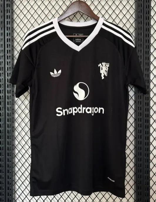 Manchester United 24/25 Goalkeeper Kit Black