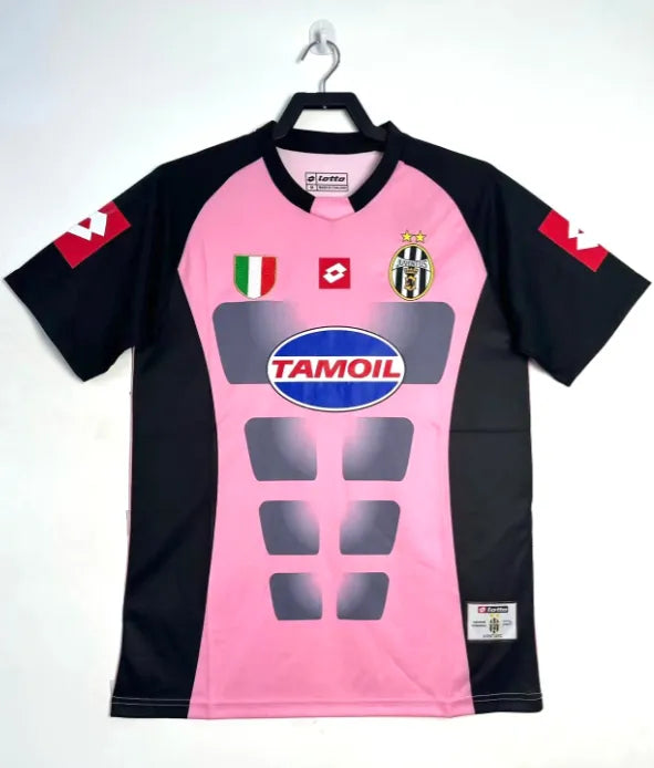 Juventus 2002/2003 Away Retro Kit